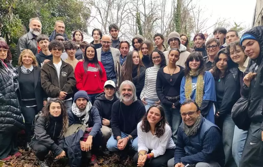 foto di gruppo anteprima progetto Alla riscoperta dei borghi Scuola del Libro Urbino